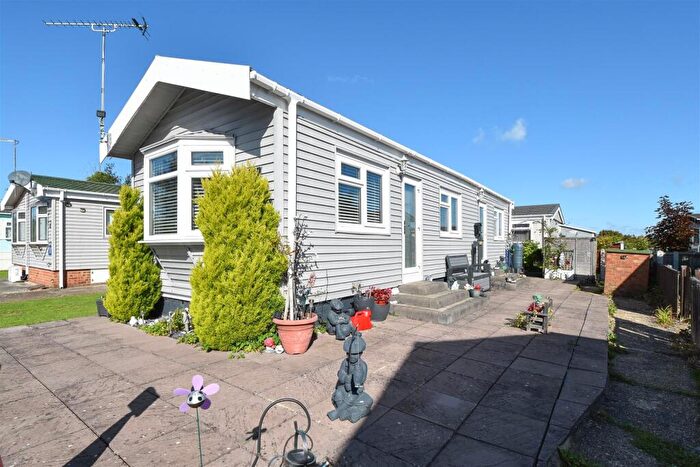 1 Bedroom Mobile Home For Sale In Chelmsford Road, Blackmore, Ingatestone, CM4