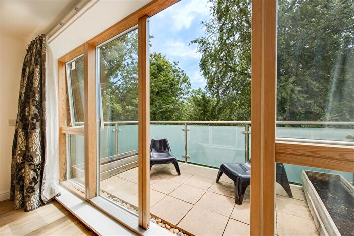 1 Bedroom Apartment To Rent In Vantage Point, Sanderstead Road, South Croydon, CR2