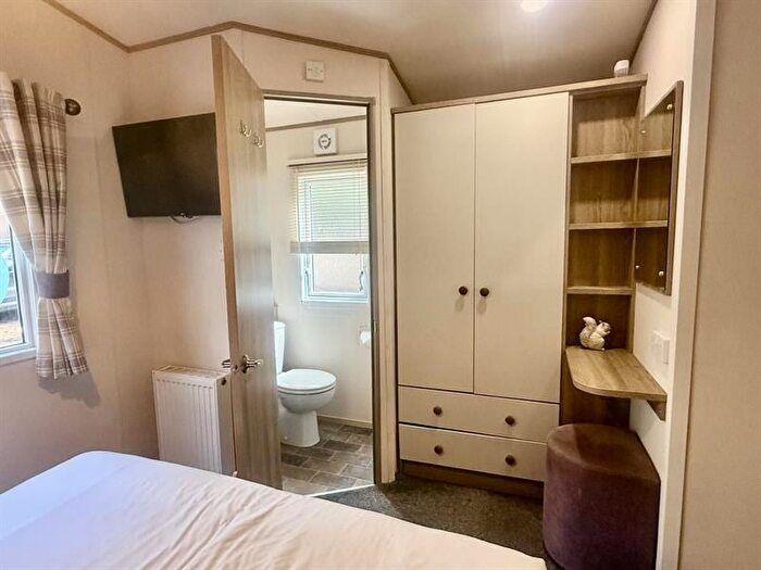 2 Bedroom Mobile/park Home For Sale In Southampton Rd, Fordingbridge, SP6