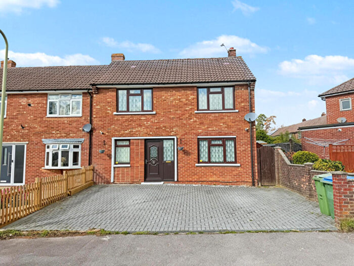 3 Bedroom End Of Terrace House For Sale In Holly Close, Sarisbury Green, Southampton, SO31