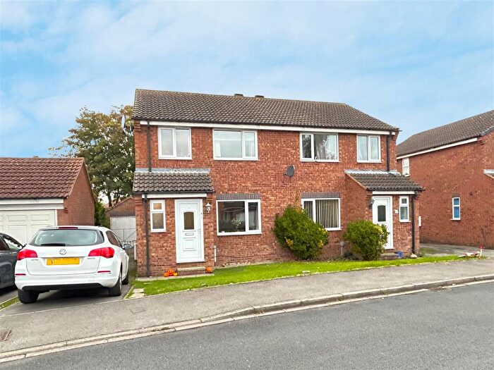 3 Bedroom Semi-Detached House To Rent In Old Farm Way, Brayton, YO8