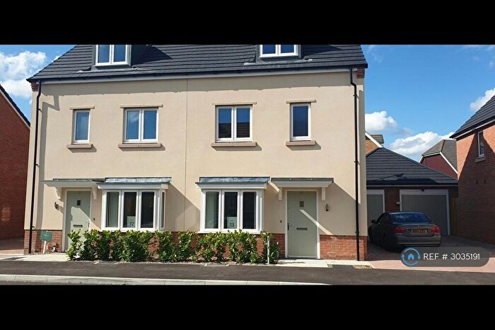 4 Bedroom Semi-Detached House To Rent In Century Lane, Slough, SL2