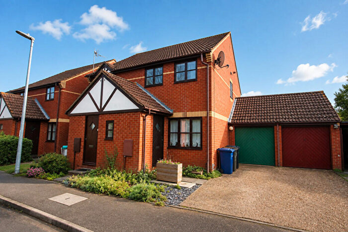 3 Bedroom Semi-Detached House For Sale In Mander Way, Cambridge, CB1