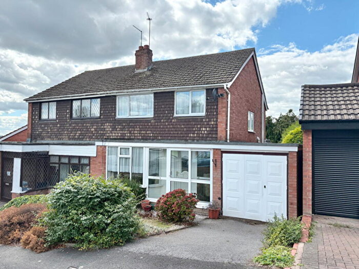 3 Bedroom Semi-Detached House For Sale In Danford Way, Birmingham, B43