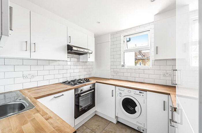 2 Bedroom Flat To Rent In Beaconsfield Road, Dollis Hill, NW10
