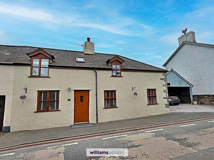 3 Bedroom Semi-Detached House For Sale In Corwen, LL21