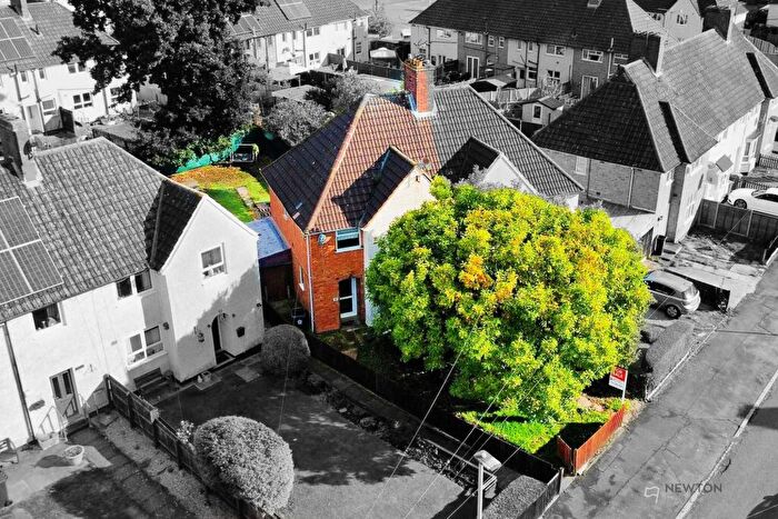 3 Bedroom Semi-Detached House For Sale In Overpark Avenue, Leicester, LE3