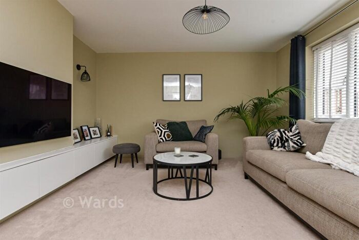 4 Bedroom Chalet For Sale In Rosemary Avenue, Broadstairs, Kent, CT10