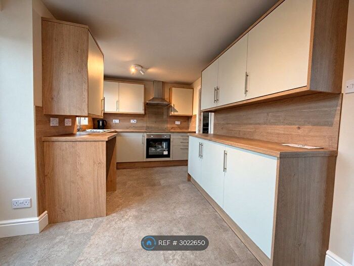 3 Bedroom Semi-Detached House To Rent In Foxglove, Tamworth, B77
