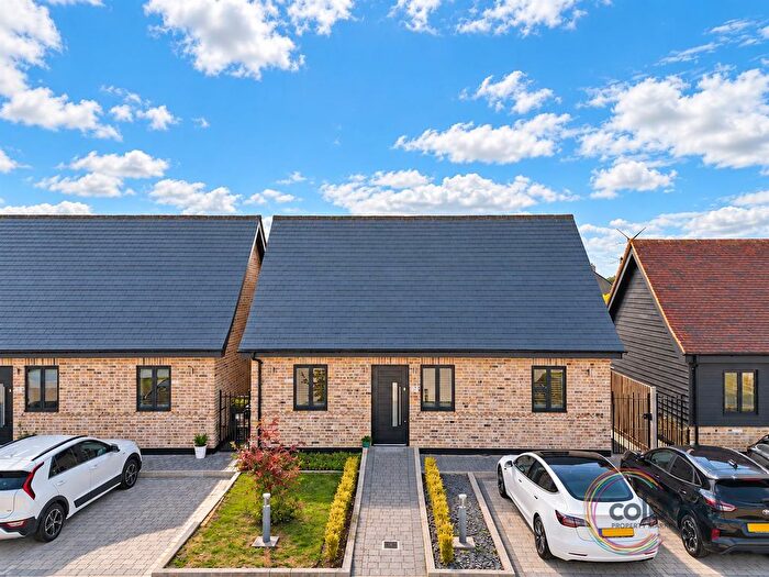 3 Bedroom Detached House For Sale In Kemps Farm Mews, Dennises Lane, South Ockendon, RM15