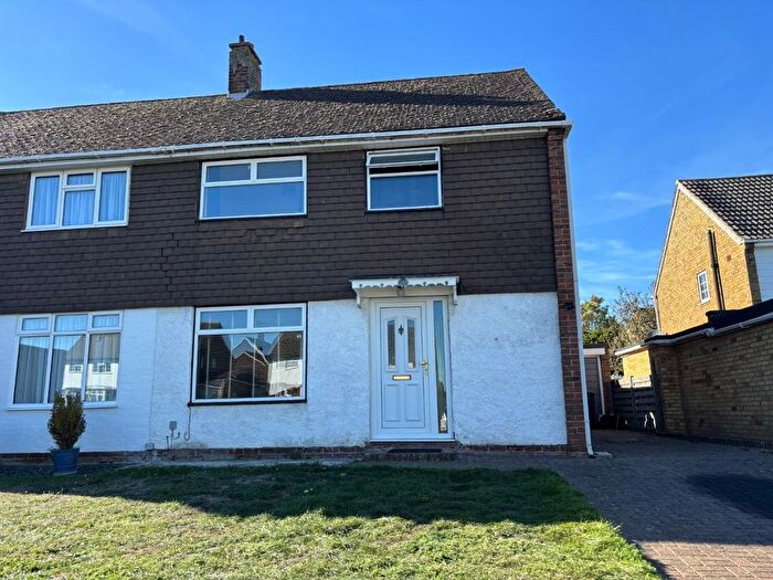 3 Bedroom Semi-Detached House To Rent In Maple Close, Larkfield, ME20