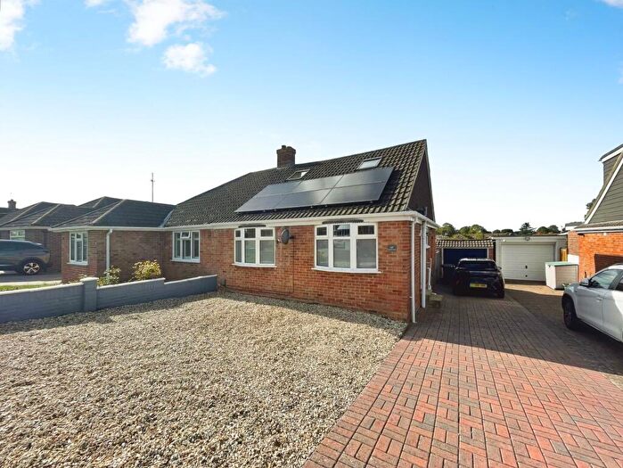 3 Bedroom Semi-Detached Bungalow For Sale In Seymour Road, Basingstoke, RG22