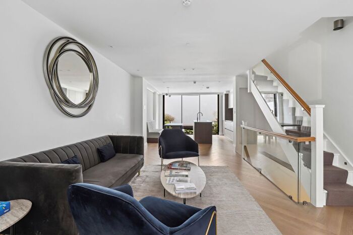 3 Bedroom Town House To Rent In Cheval Place, London, SW7