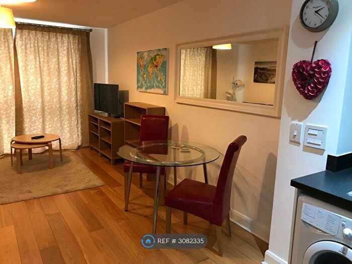 1 Bedroom Flat To Rent In Deanery Road, Bristol, BS1