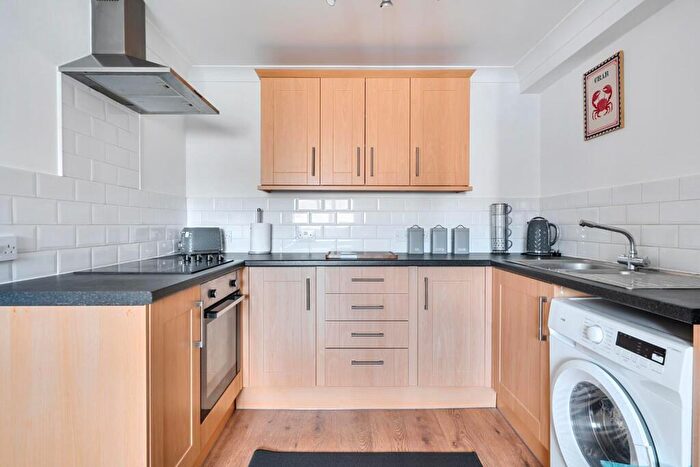 2 Bedroom Maisonette For Sale In Fratton Road, Portsmouth, PO1