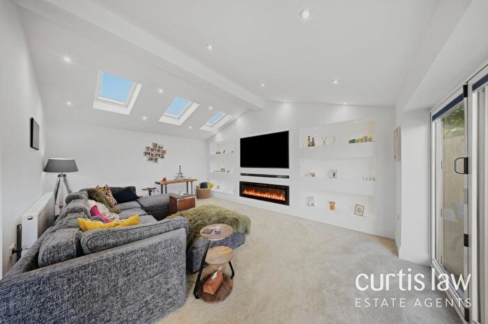 6 Bedroom Semi-Detached House For Sale In Moorland Avenue, Blackburn, BB2