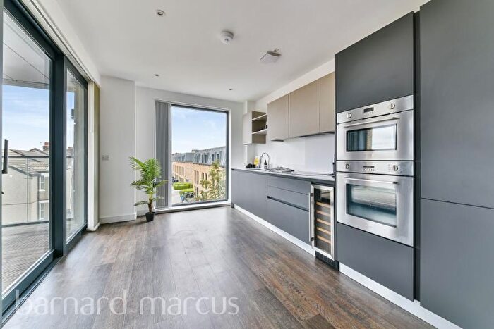 2 Bedroom Flat To Rent In Watteau Square, Croydon, CR0