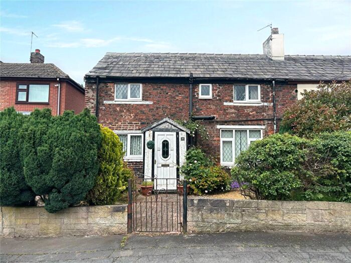 2 Bedroom Semi-Detached House For Sale In Hawthorn Road, Manchester, Greater Manchester, M40