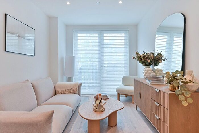 2 Bedroom Flat To Rent In Wandle Place, Earlsfield, Wimbledon, SW18