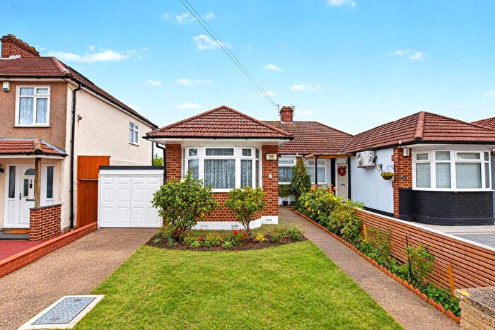 3 Bedroom Bungalow For Sale In Hollingbourne Avenue, Bexleyheath, DA7