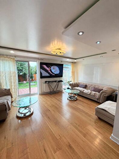 3 Bedroom Semi-Detached House To Rent In Fakenham Croft, Harborne, Birmingham, B17