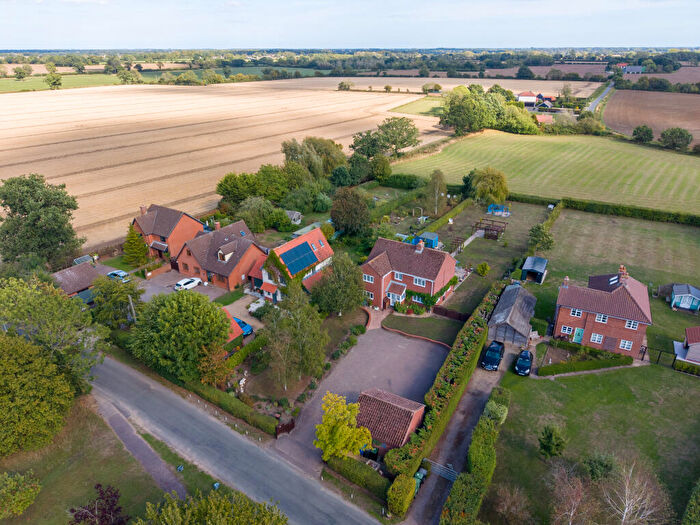 4 Bedroom Detached House For Sale In Locks Road, Halesworth, Westhall, IP19