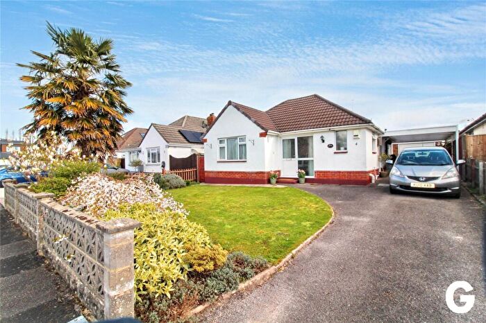 2 Bedroom Bungalow For Sale In Meadow Close, Ringwood, BH24