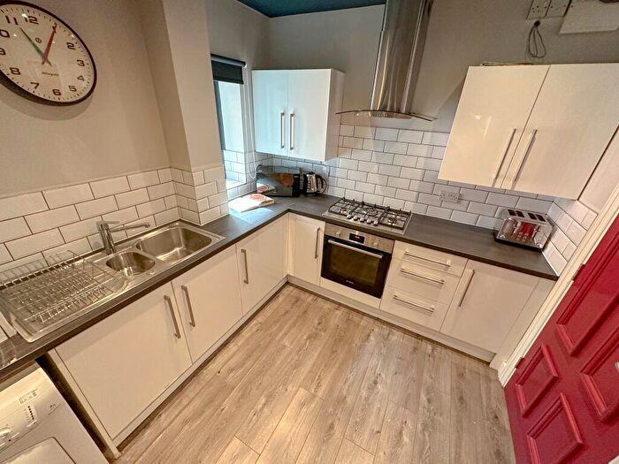 6 Bedroom Semi-Detached House To Rent In Cheapside, L2