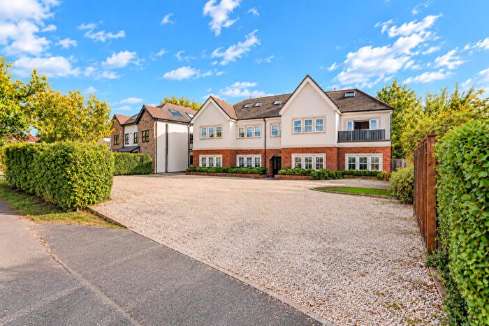 2 Bedroom Apartment For Sale In Fir Tree Road, Banstead, SM7