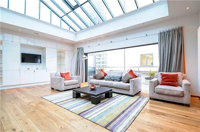 3 Bedroom Flat To Rent In River Court, Upper Ground, SE1