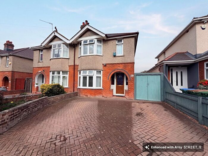 3 Bedroom Semi-Detached House For Sale In Kennedy Road, Southampton, SO16