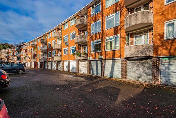 2 Bedroom Apartment For Sale In Ty-Gwyn Road, Penylan, Cardiff, CF23