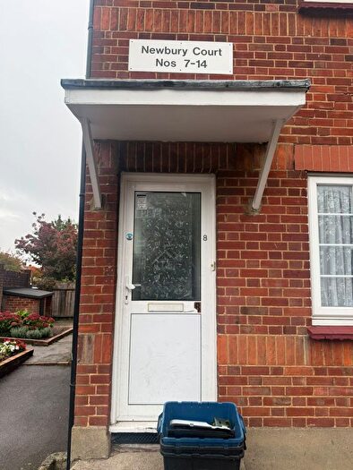 2 Bedroom Flat To Rent In Hermon Hill, London, E11