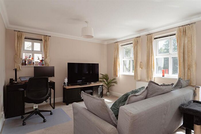 4 Bedroom End Of Terrace House For Sale In Howard Place, Reigate Hill, Reigate, RH2