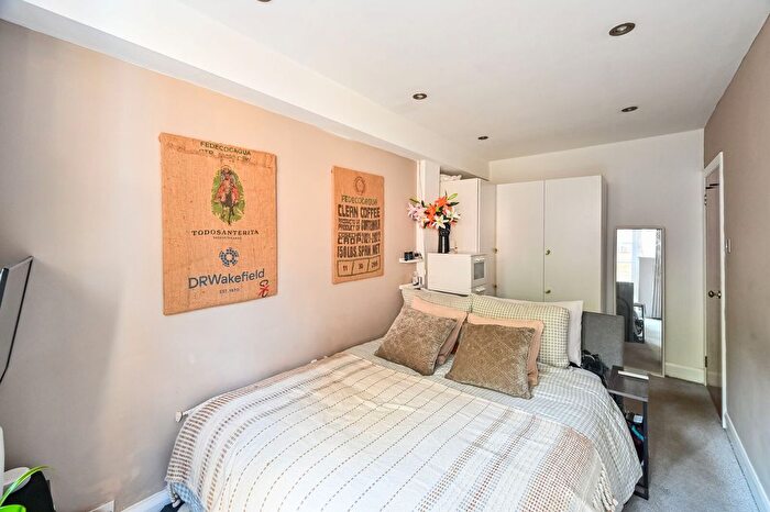 2 Bedroom Flat For Sale In Medina Road, Finsbury Park, London, N7