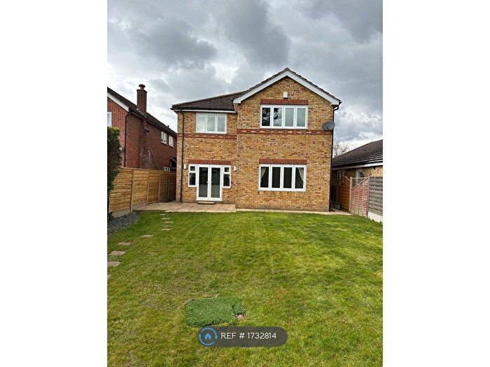 5 Bedroom Detached House To Rent In Avenue Road, Hoddesdon, EN11