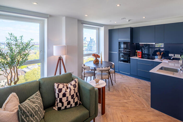 1 Bedroom Apartment For Sale In Walking Distance To Victoria Park & Olympic Park, E3