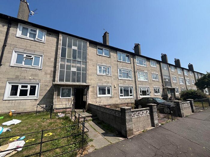 2 Bedroom Flat For Sale In B, Balunie Terrace, Dundee, DD4
