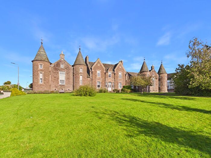 2 Bedroom Flat For Sale In Lockhart Drive, Lanark, ML11