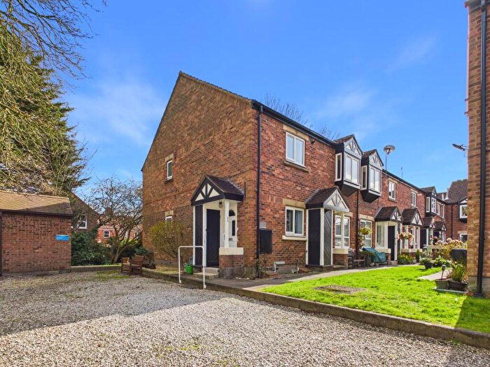 2 Bedroom Flat For Sale In Applegarth Mews, Crescent Street, Cottingham, HU16