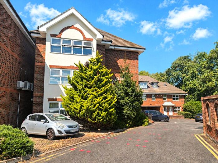 2 Bedroom Apartment To Rent In Moon Lane, High Barnet, EN5