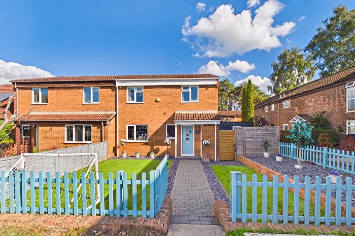 3 Bedroom End Of Terrace House For Sale In Nettlecombe, Bracknell, Berkshire, RG12
