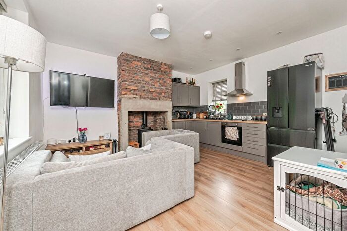 2 Bedroom Maisonette For Sale In Hand Bank Lane, Mirfield, WF14