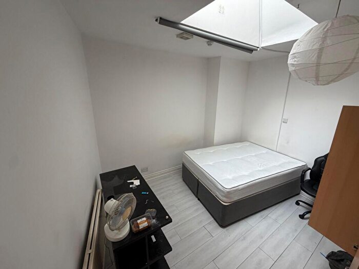5 Bedroom Apartment To Rent In Wilmslow Road, Manchester, M14