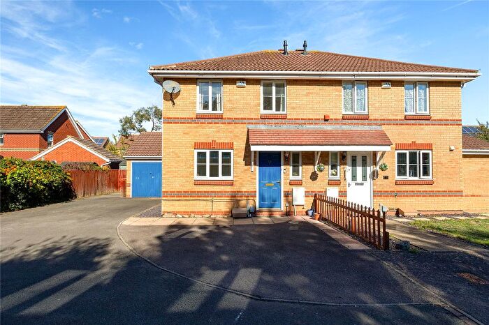 3 Bedroom Semi-Detached House For Sale In Sundew Close, Bedford, Bedfordshire, MK42