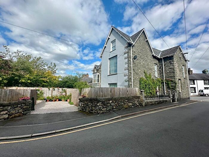5 Bedroom Semi-Detached House For Sale In Bryngwyn, Springfield Street, Dolgellau, LL40