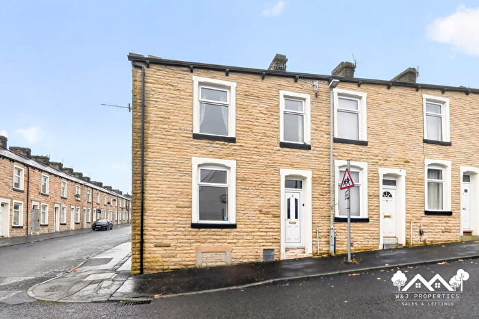 3 Bedroom End Of Terrace House For Sale In Raglan Road, Burnley, BB11