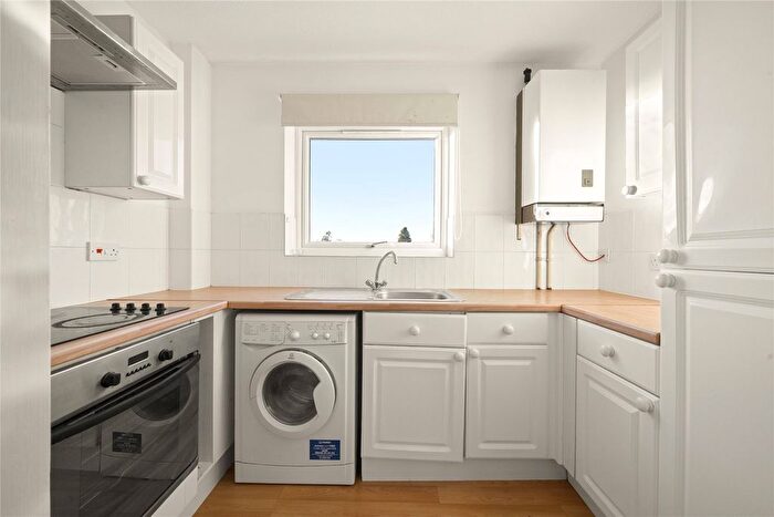 1 Bedroom Flat To Rent In Laleham Road, Shepperton, Surrey, TW17