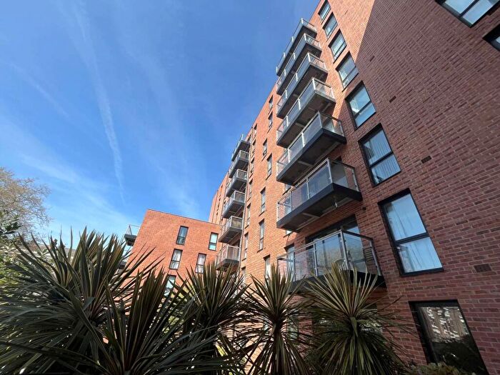 2 Bedroom Flat To Rent In Vine Street, L7