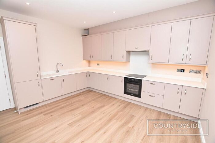2 Bedroom Flat To Rent In Caten House, High Road, Benfleet, SS7